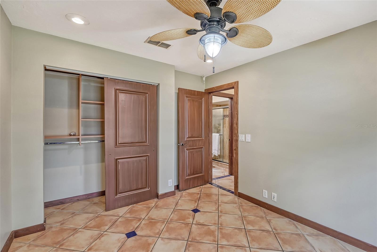 5037 80TH AVENUE PLZ E