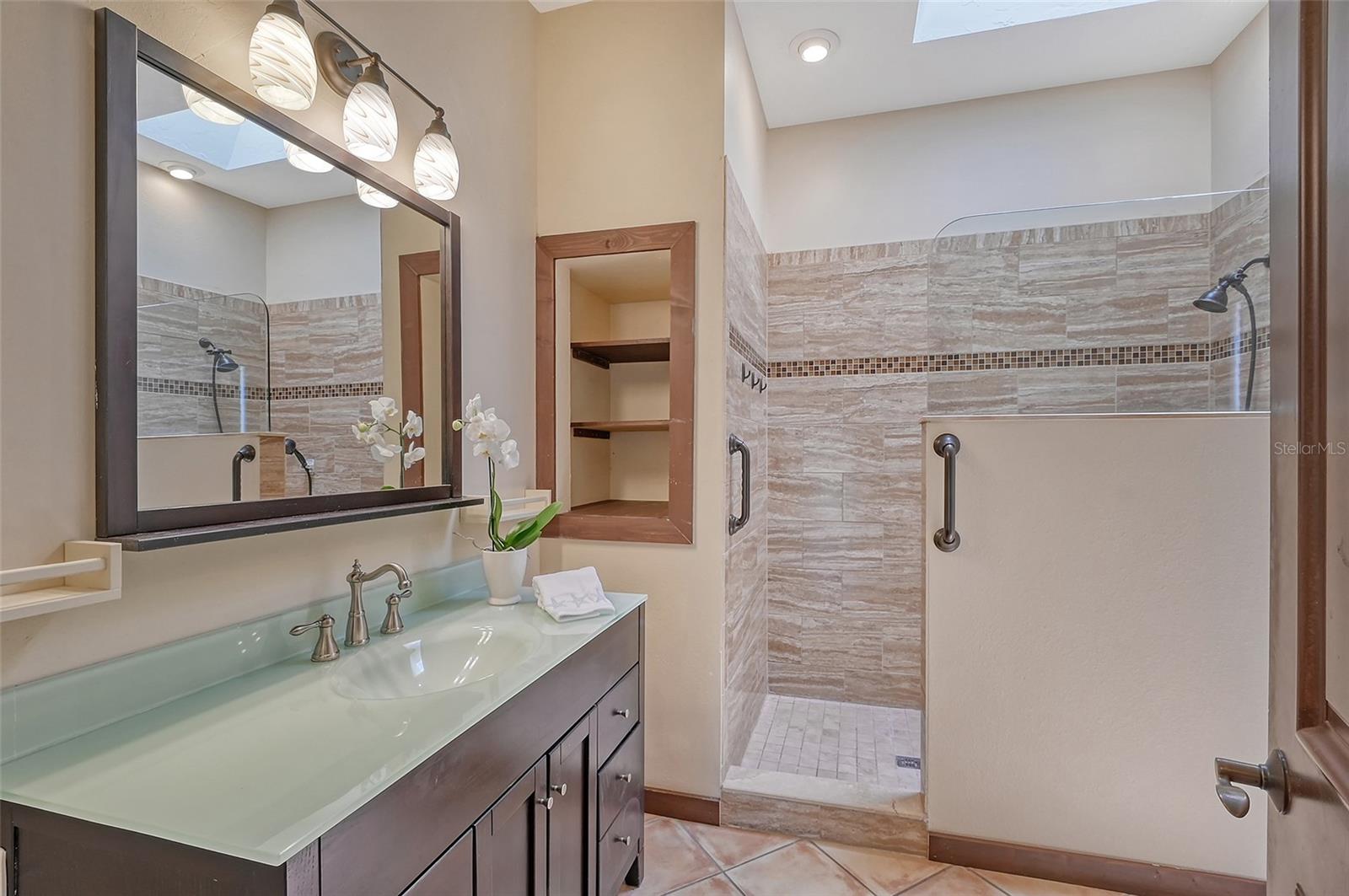 5037 80TH AVENUE PLZ E