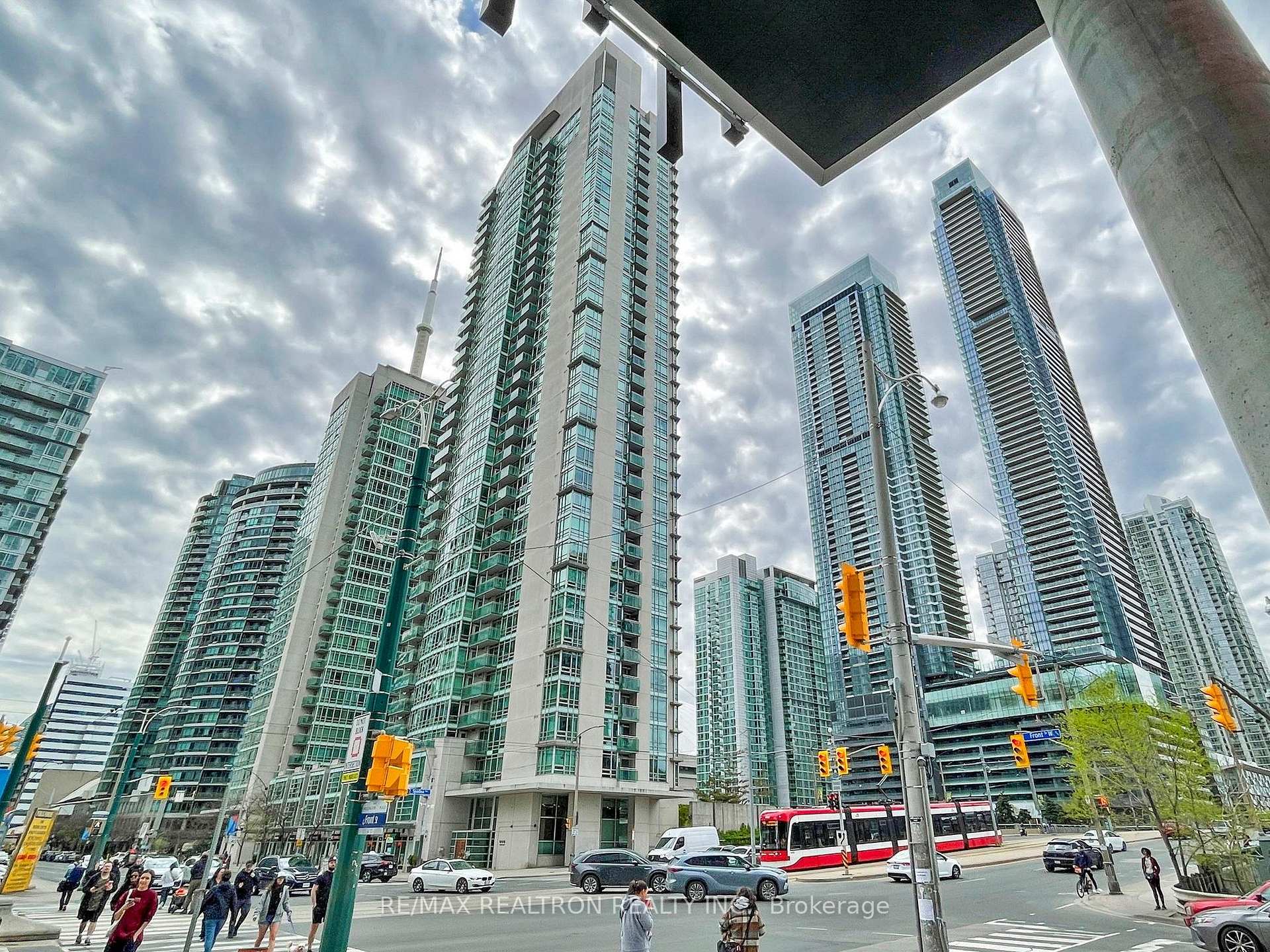 397 Front Street W 2706