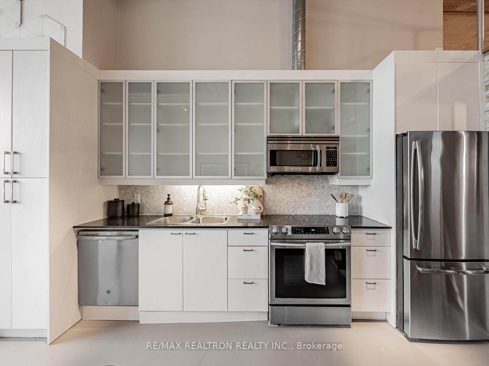 637 Lake Shore Boulevard 208