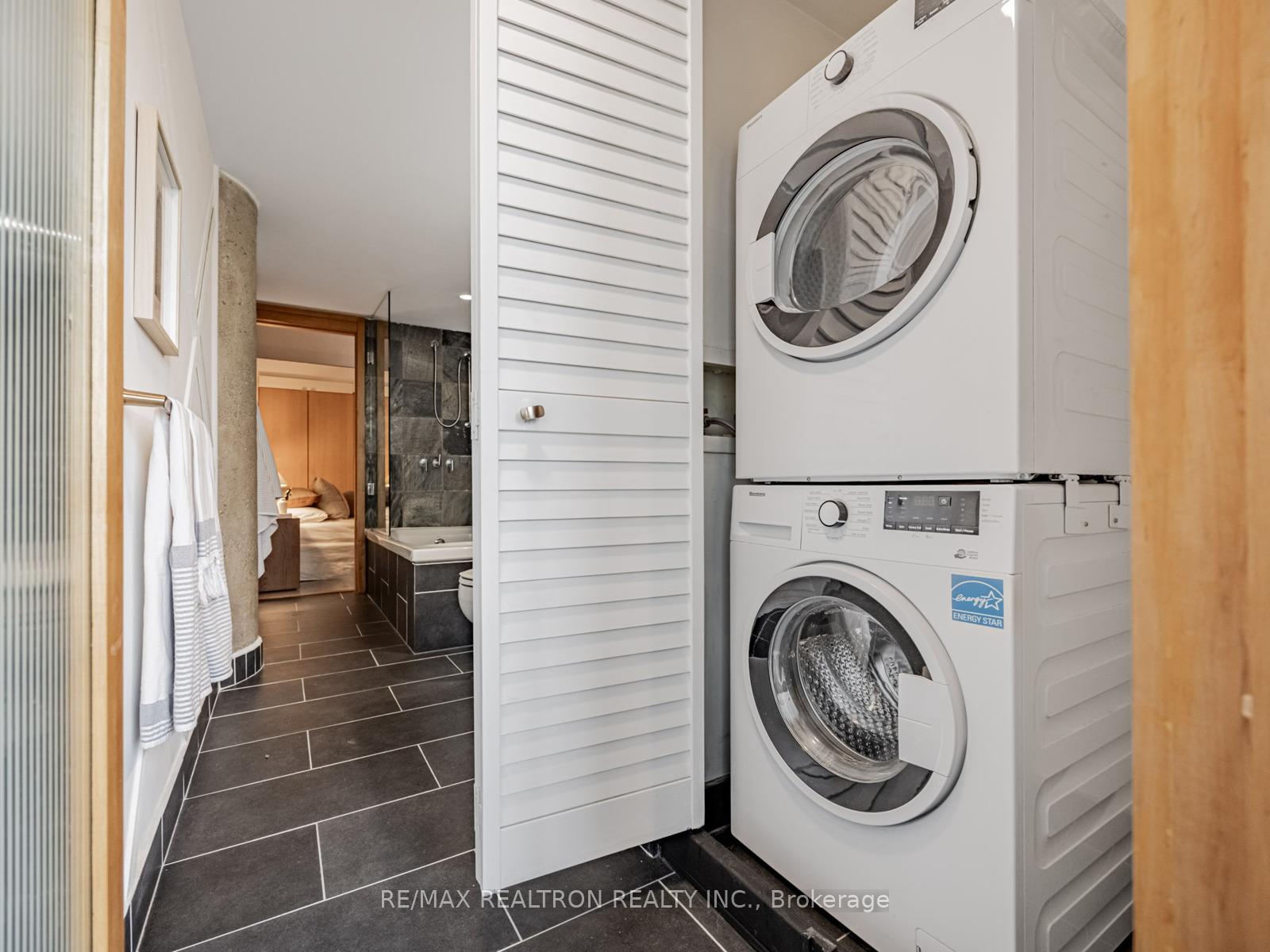 637 Lake Shore Boulevard 208