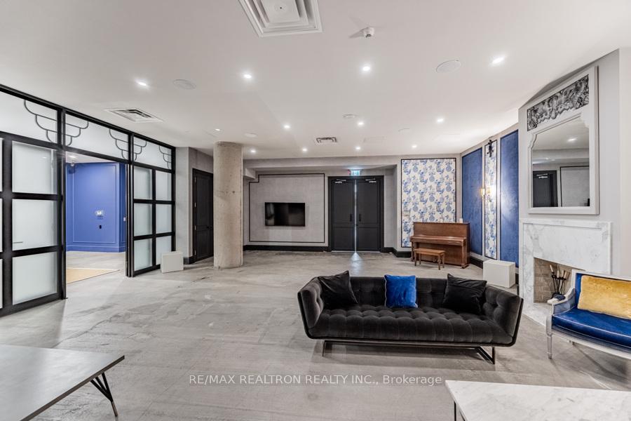 637 Lake Shore Boulevard 208