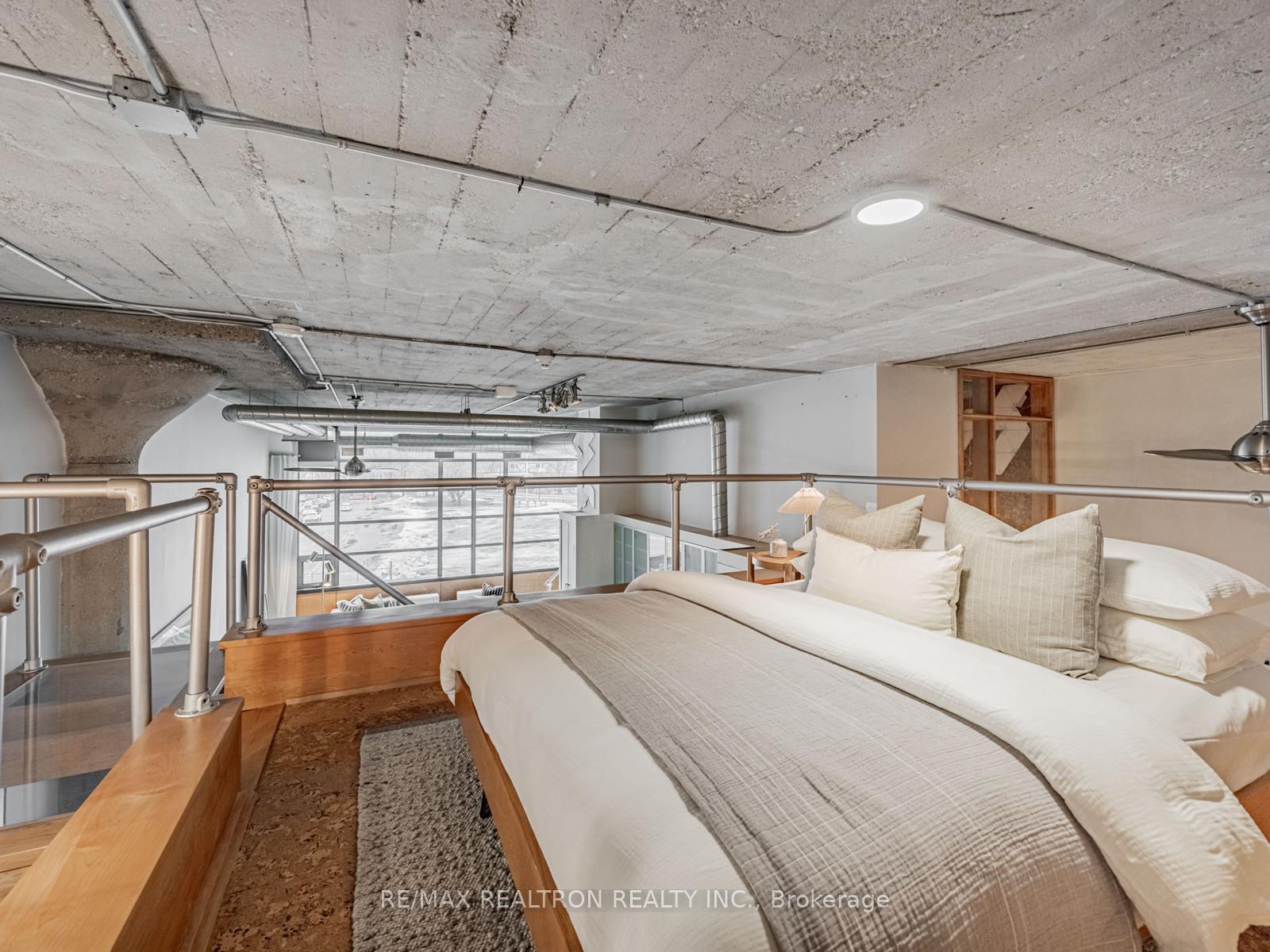 637 Lake Shore Boulevard 208