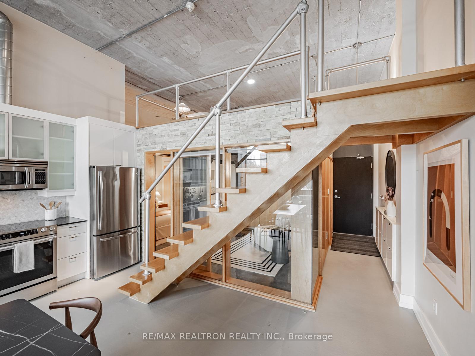 637 Lake Shore Boulevard 208