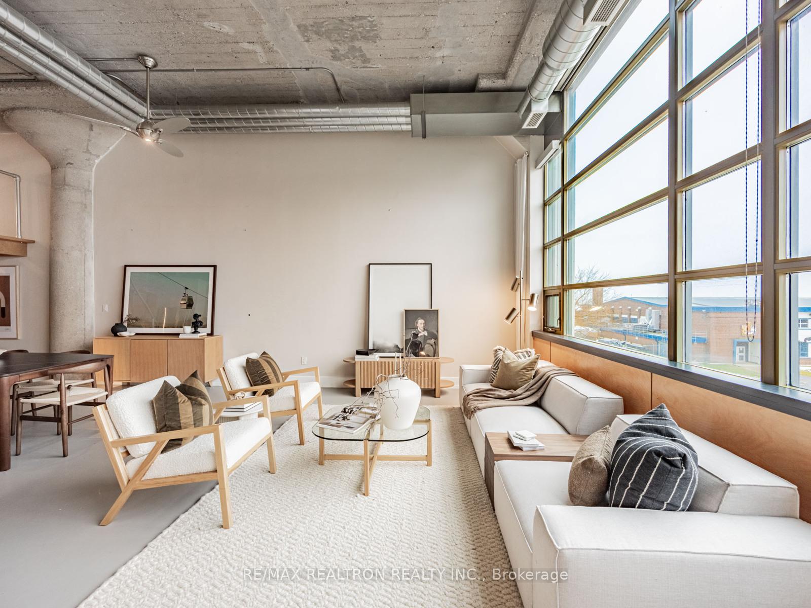 637 Lake Shore Boulevard 208