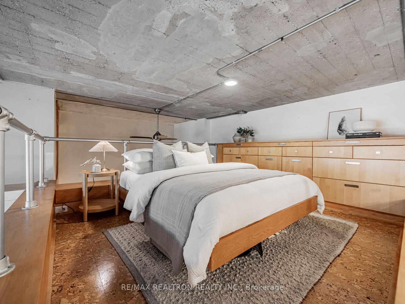 637 Lake Shore Boulevard 208