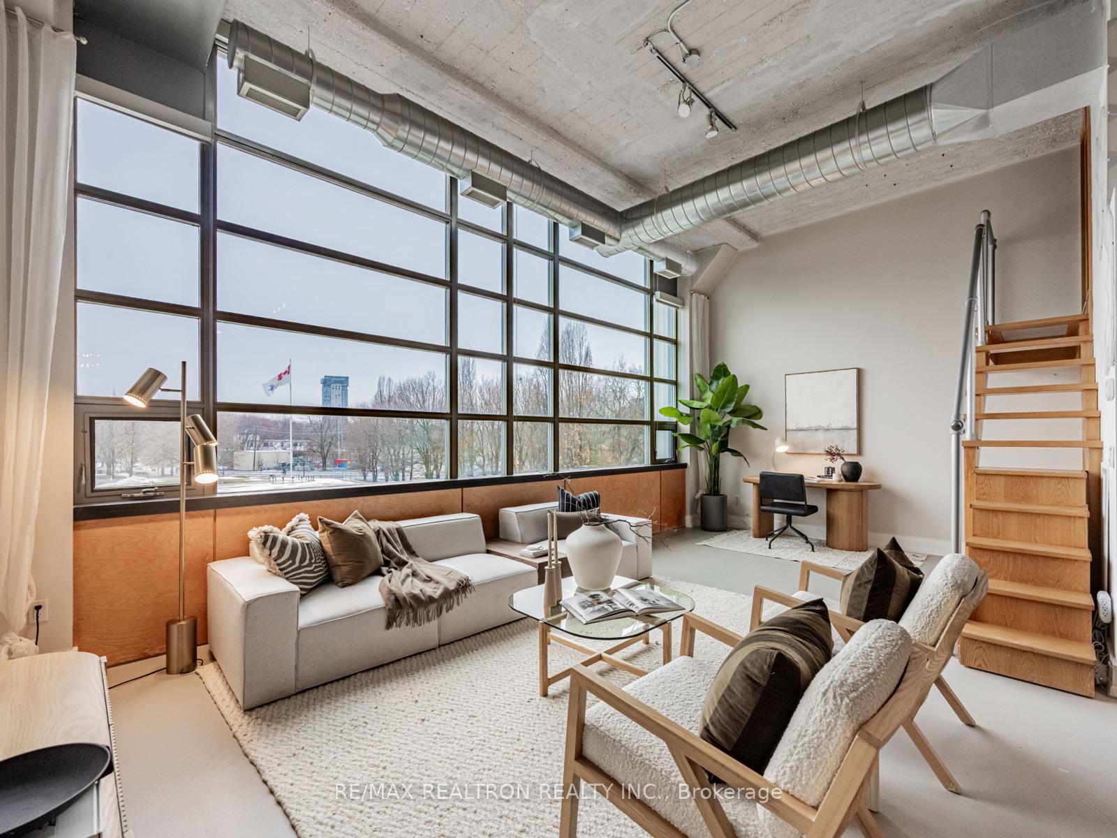 637 Lake Shore Boulevard 208