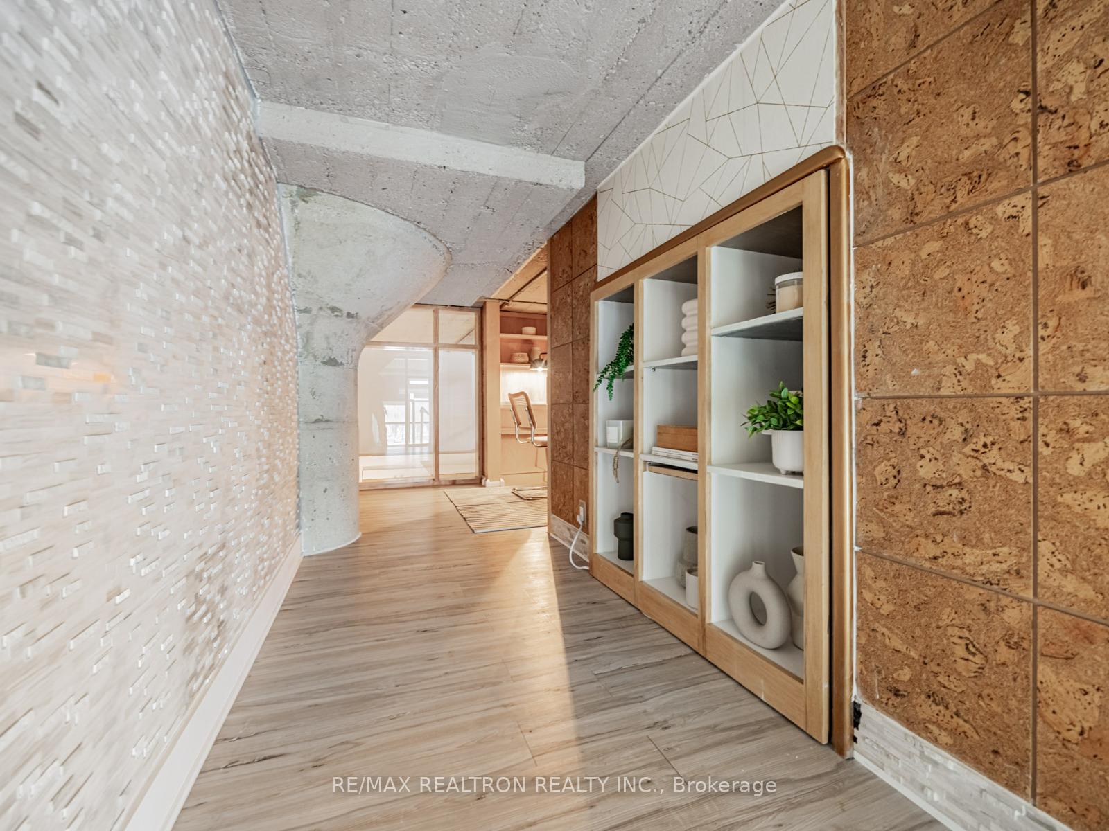 637 Lake Shore Boulevard 208