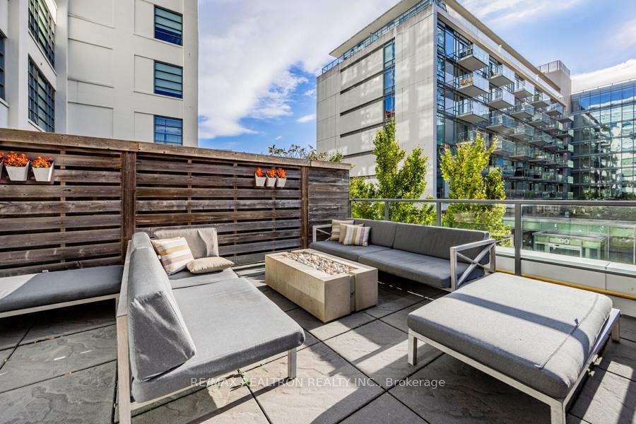 637 Lake Shore Boulevard 208