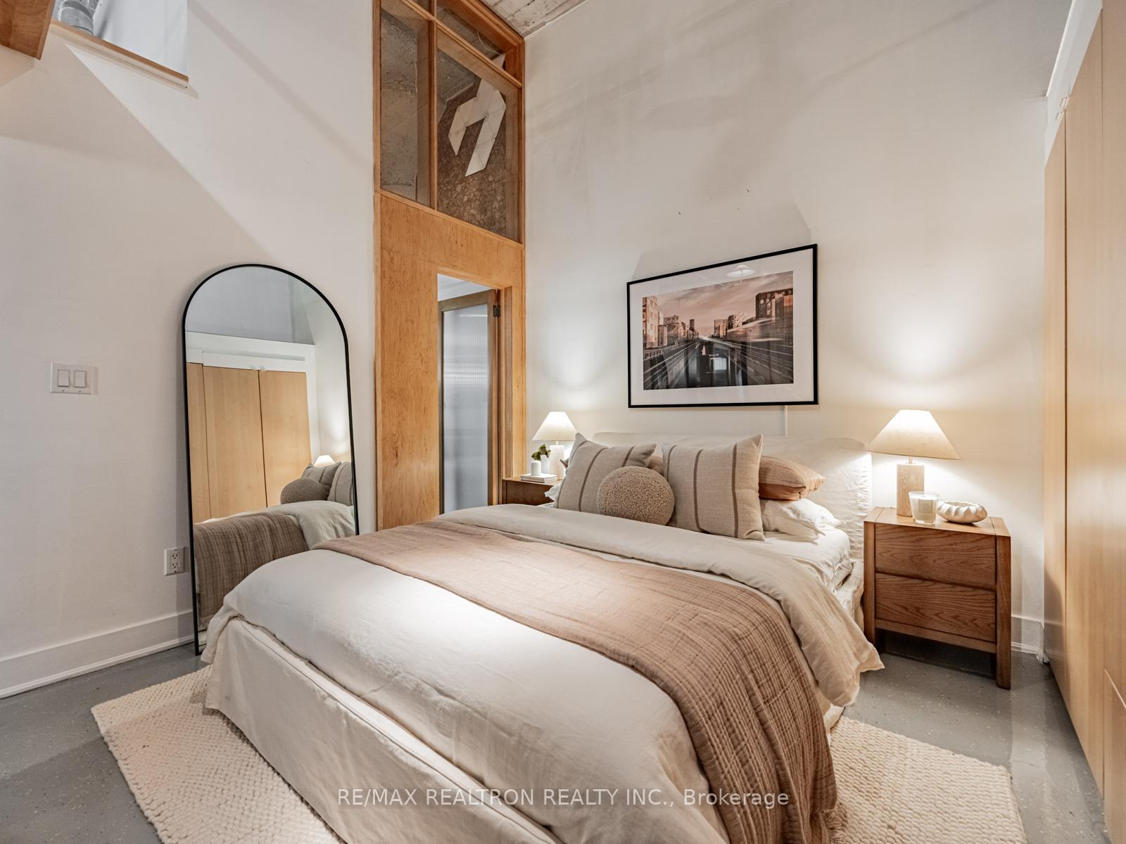 637 Lake Shore Boulevard 208