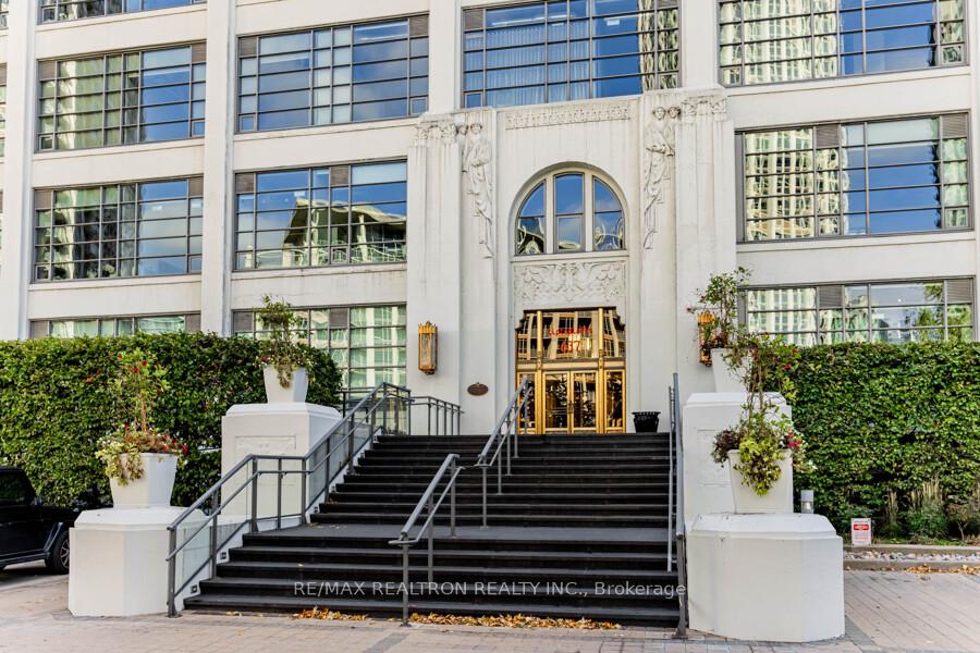 637 Lake Shore Boulevard 208