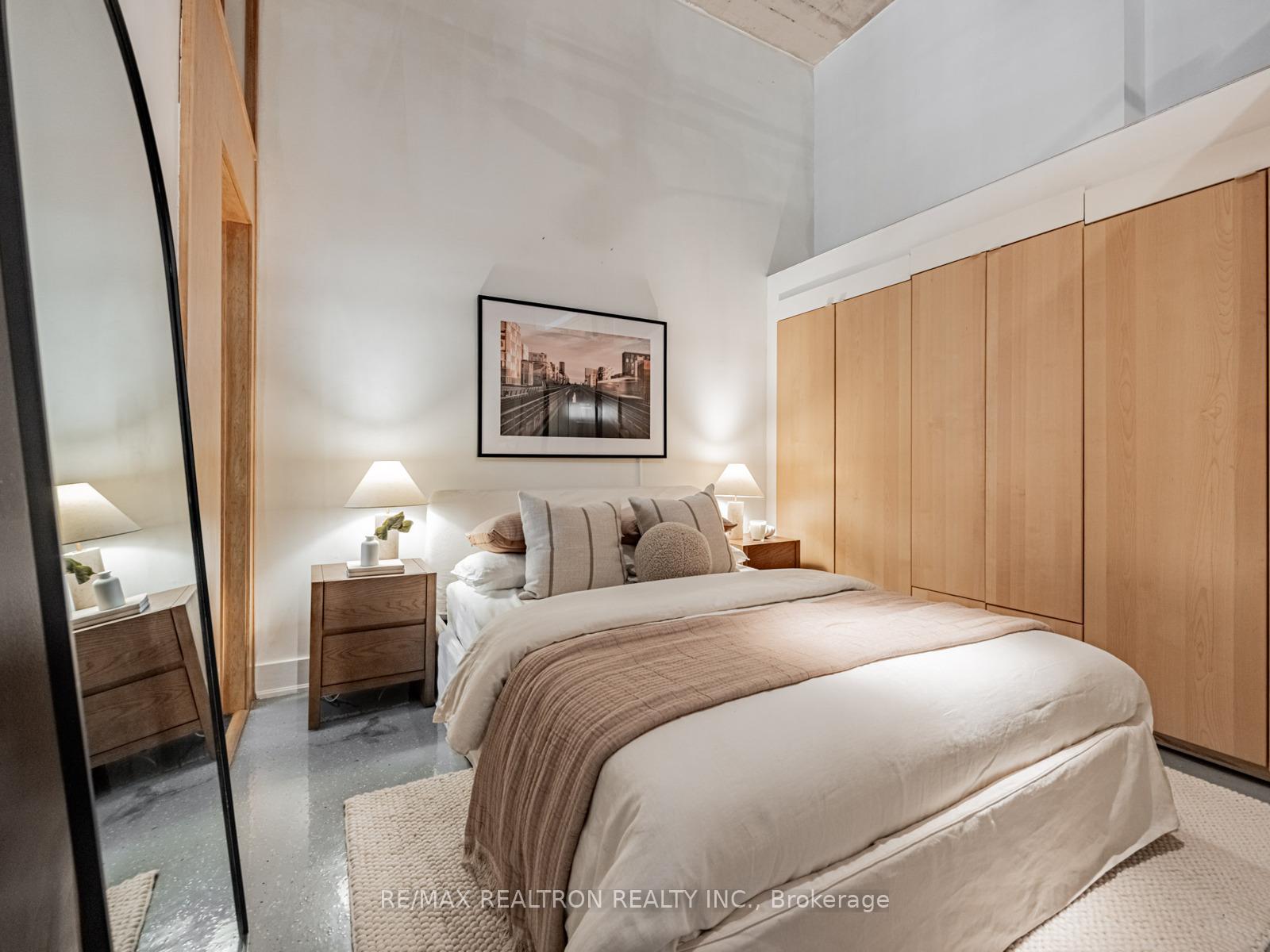 637 Lake Shore Boulevard 208