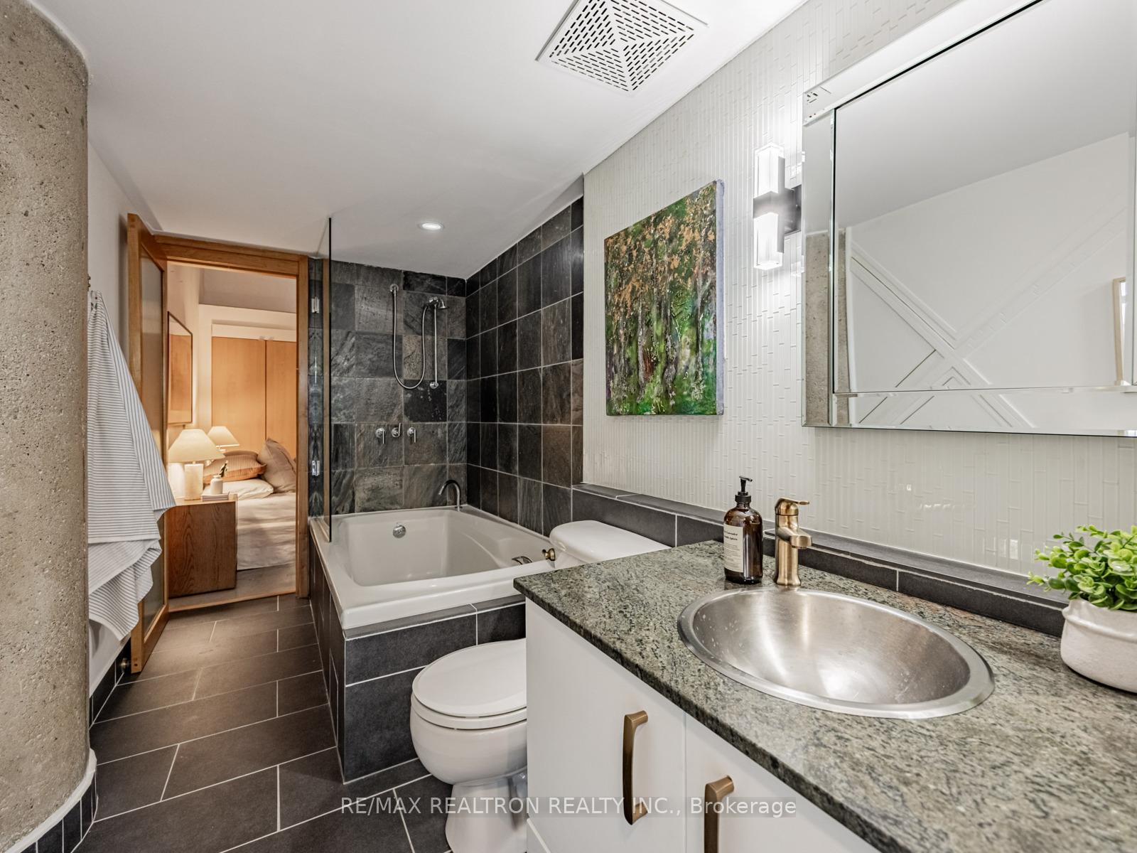 637 Lake Shore Boulevard 208