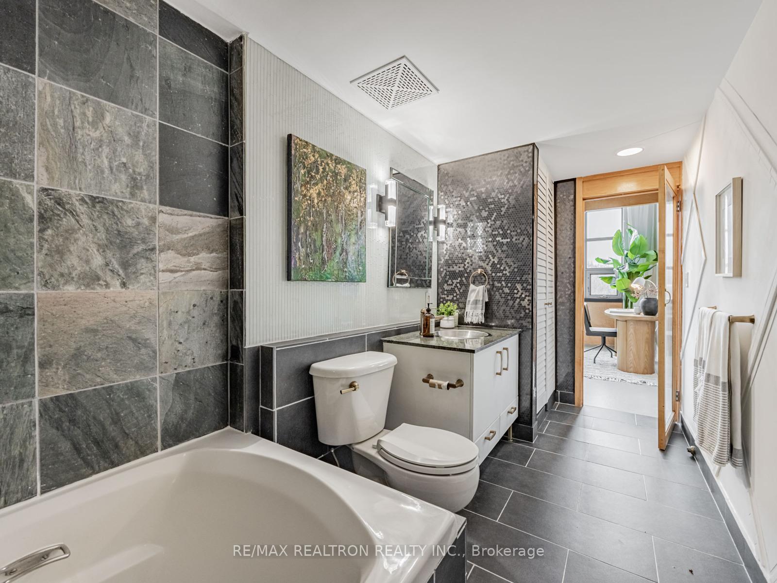 637 Lake Shore Boulevard 208