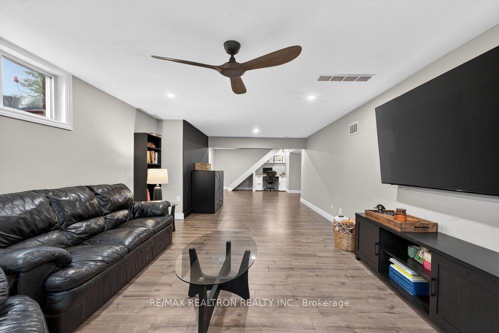 284 Zephyr Road