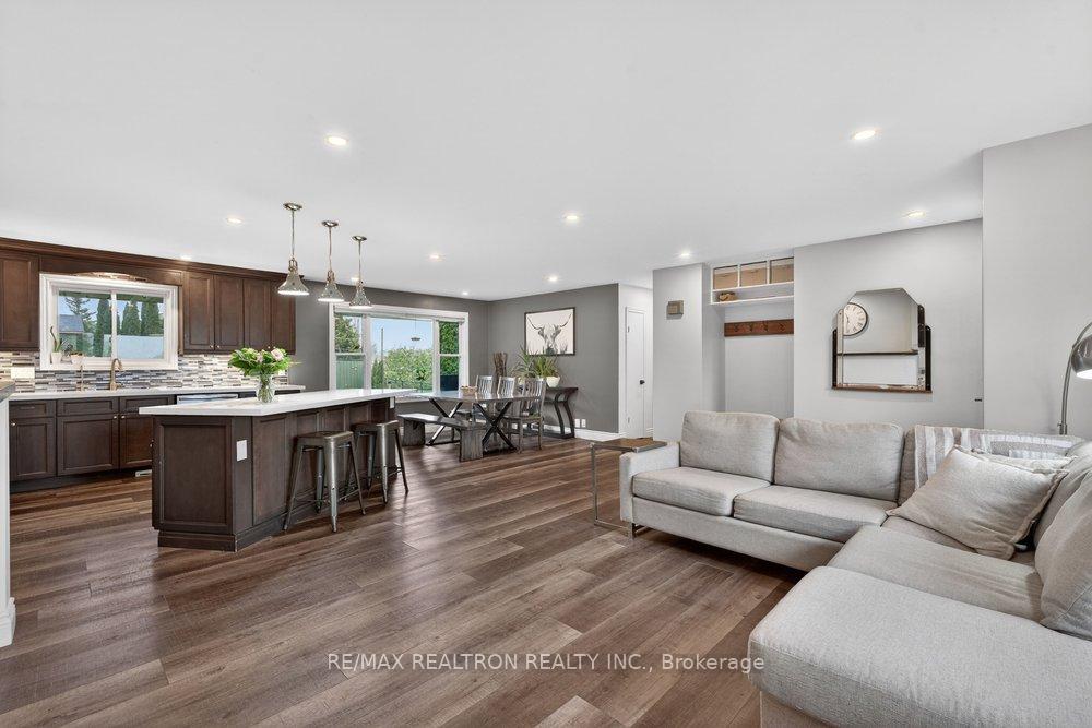 284 Zephyr Road