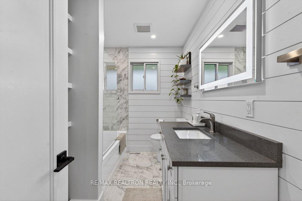 284 Zephyr Road