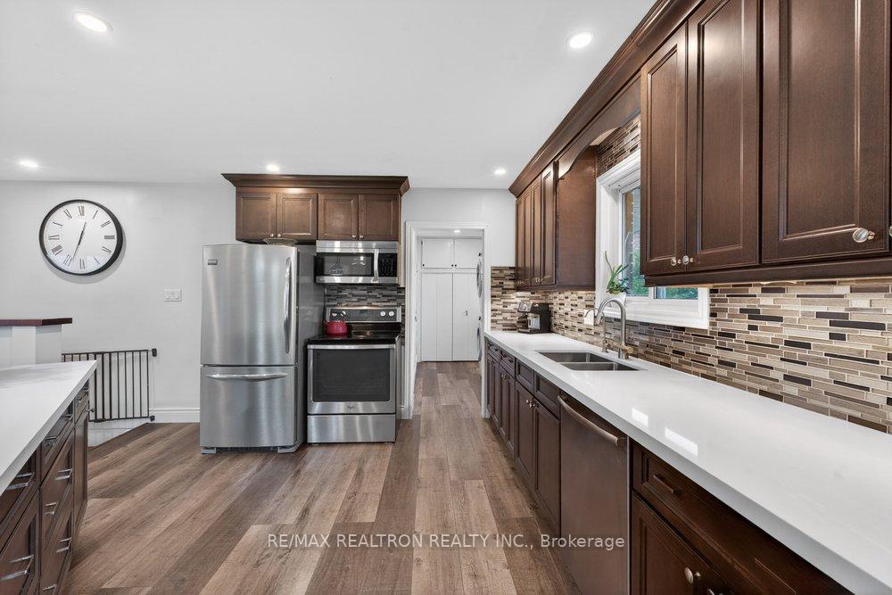 284 Zephyr Road