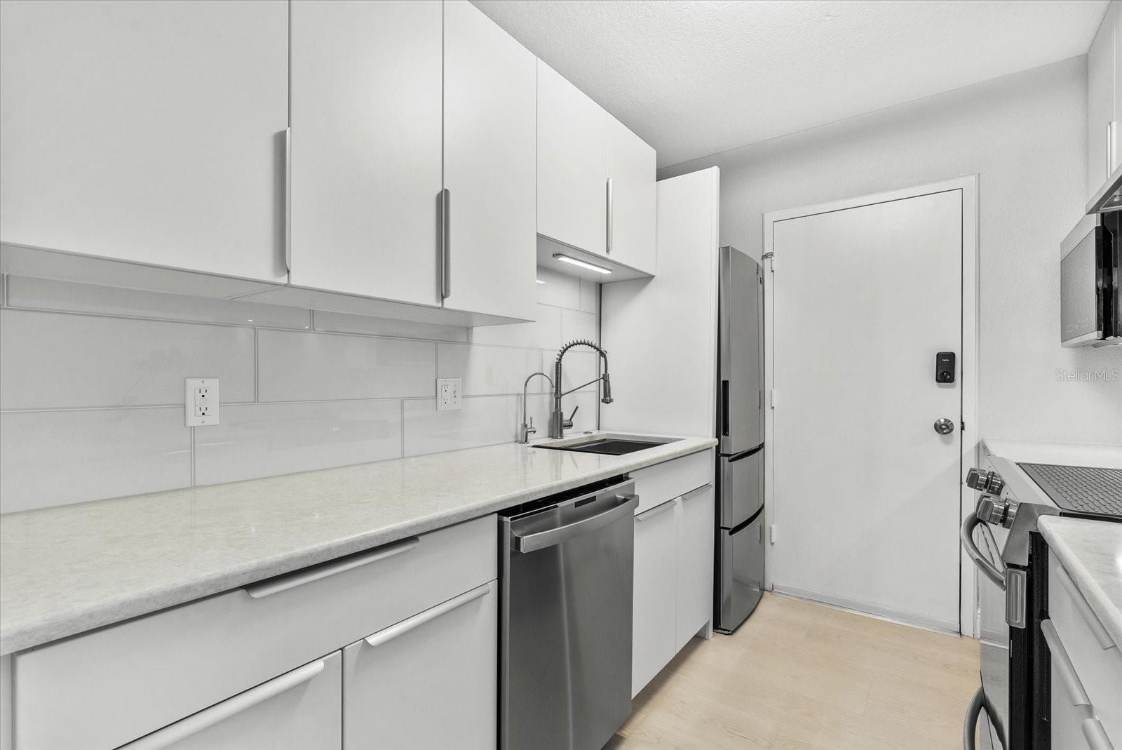 4822 OCEAN BLVD #10E