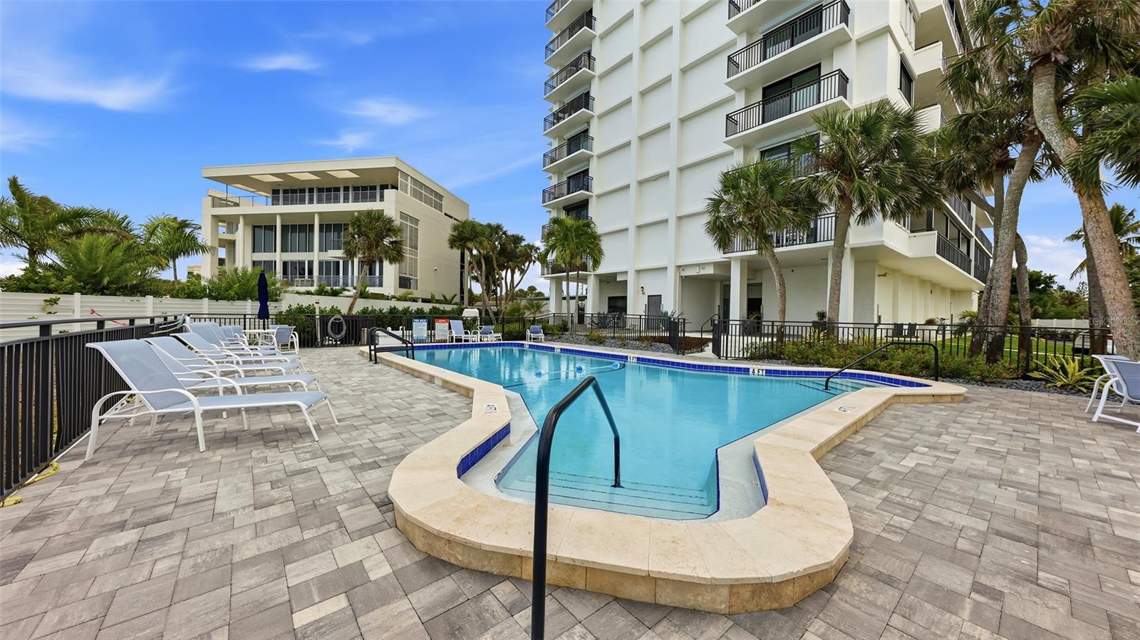 4822 OCEAN BLVD #10E