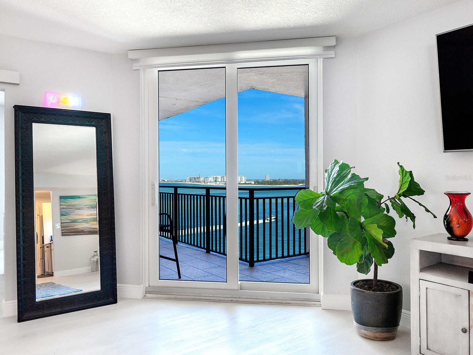 4822 OCEAN BLVD #10E