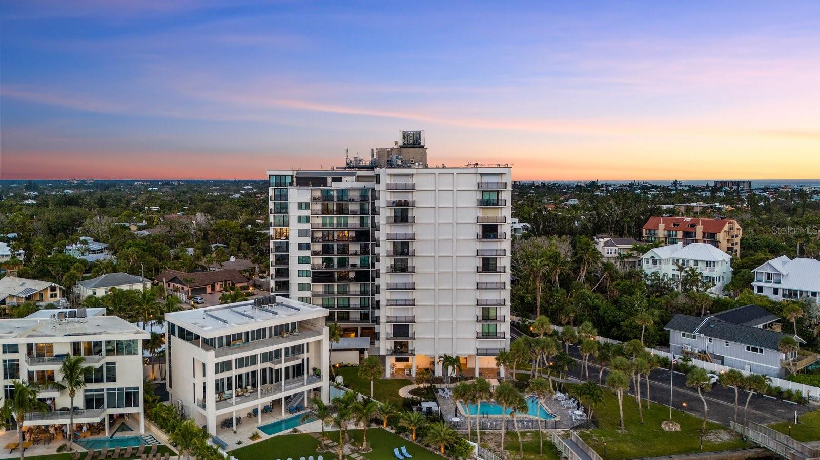 4822 OCEAN BLVD #10E