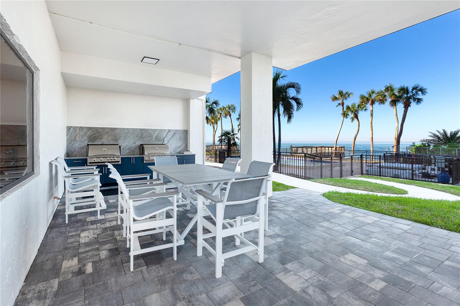4822 OCEAN BLVD #10E