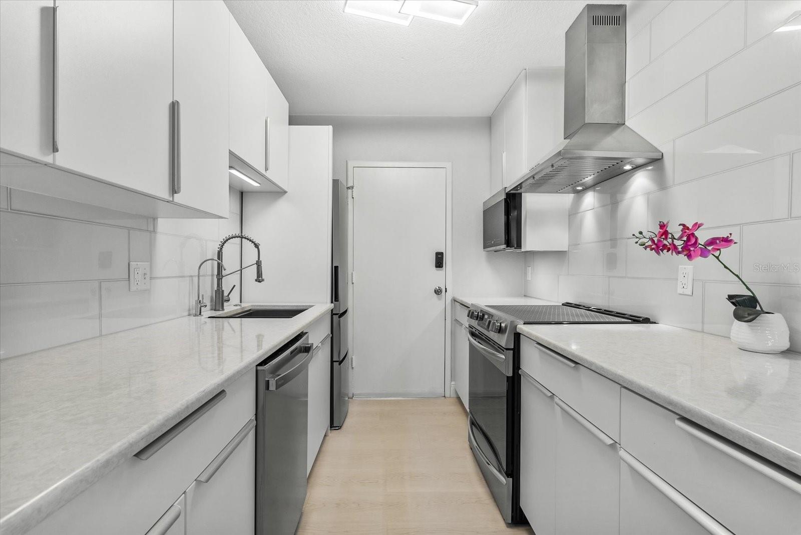 4822 OCEAN BLVD #10E