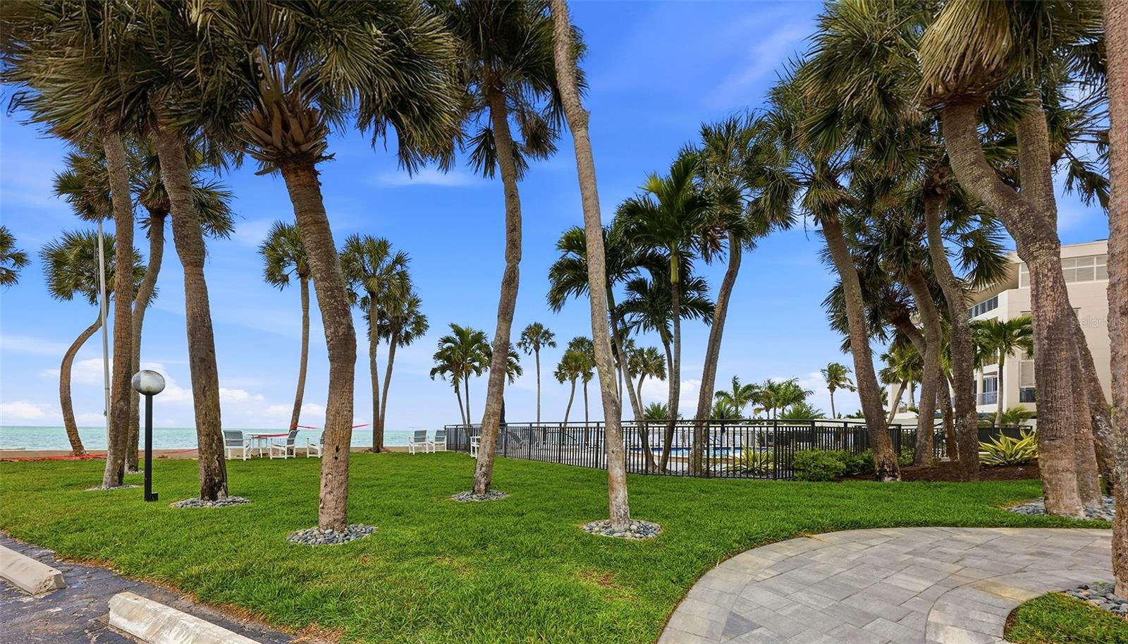 4822 OCEAN BLVD #10E