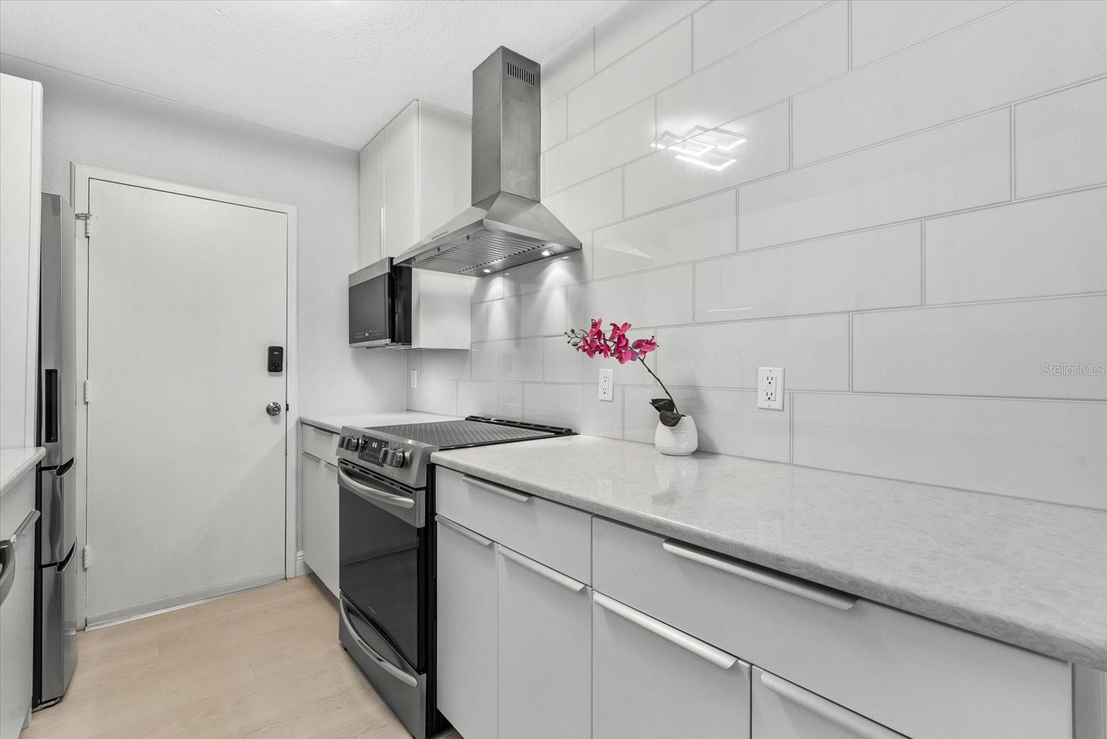 4822 OCEAN BLVD #10E