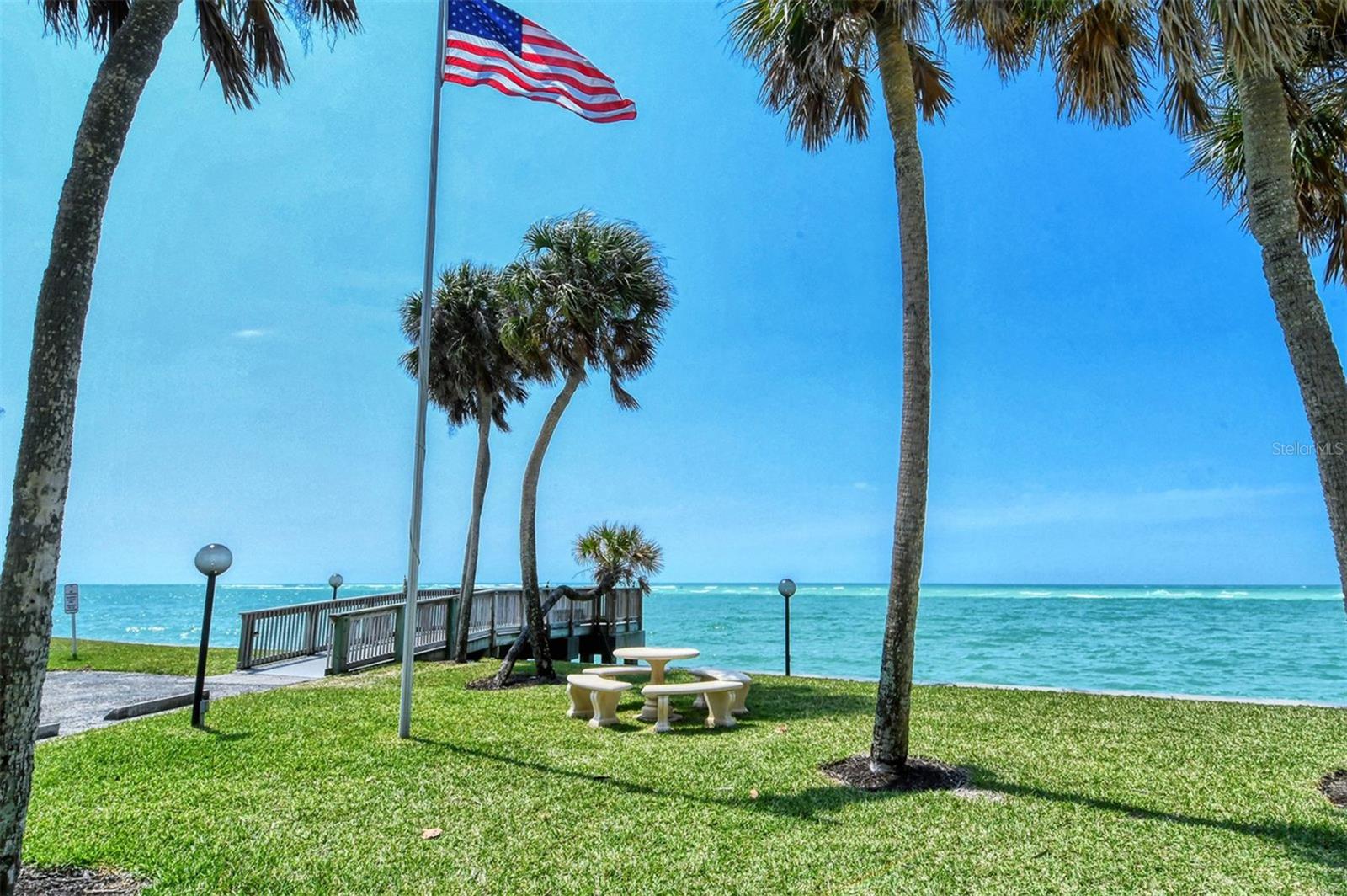 4822 OCEAN BLVD #10E