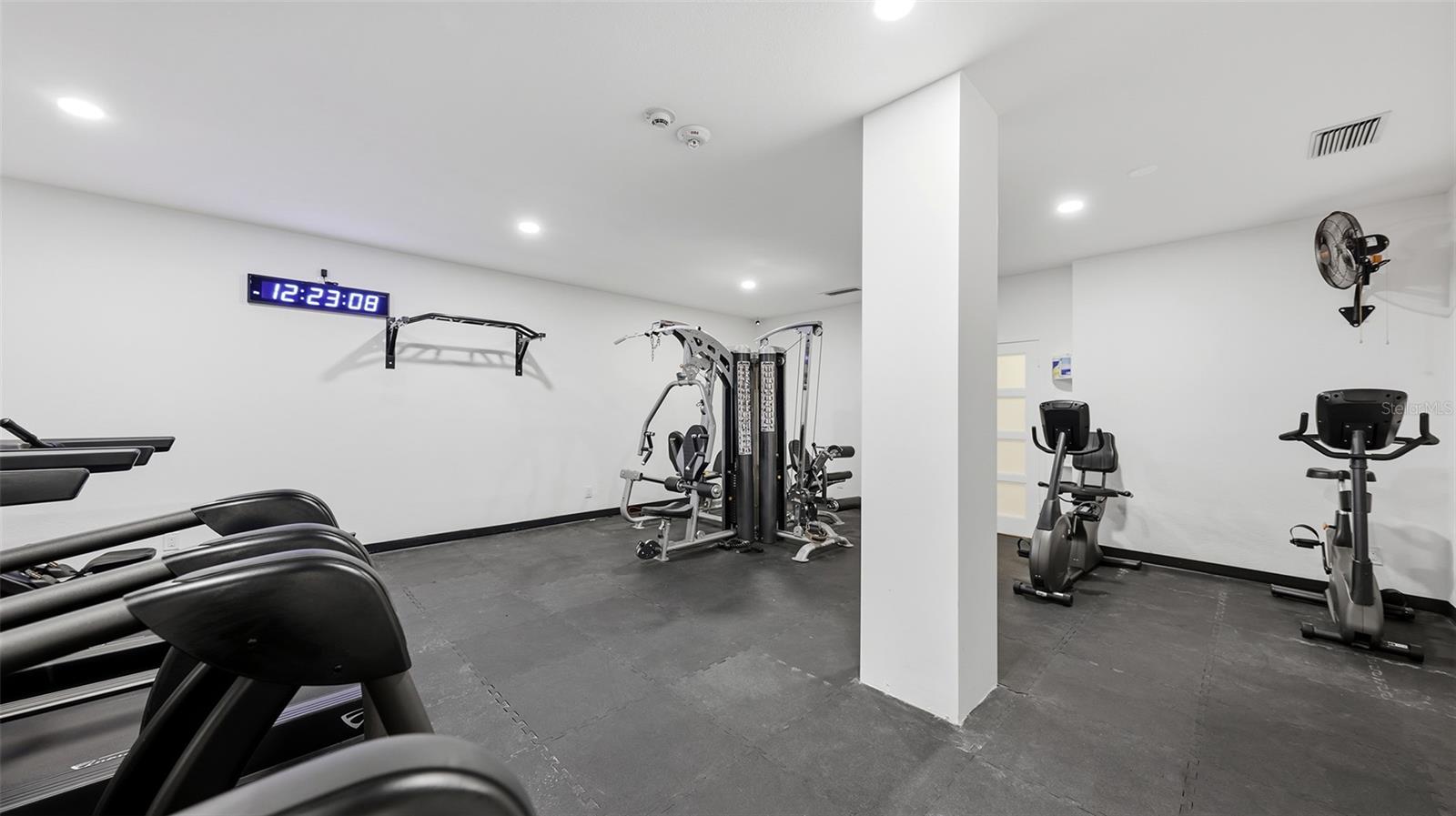 4822 OCEAN BLVD #10E