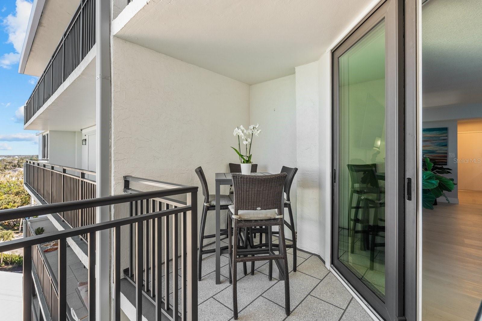 4822 OCEAN BLVD #10E