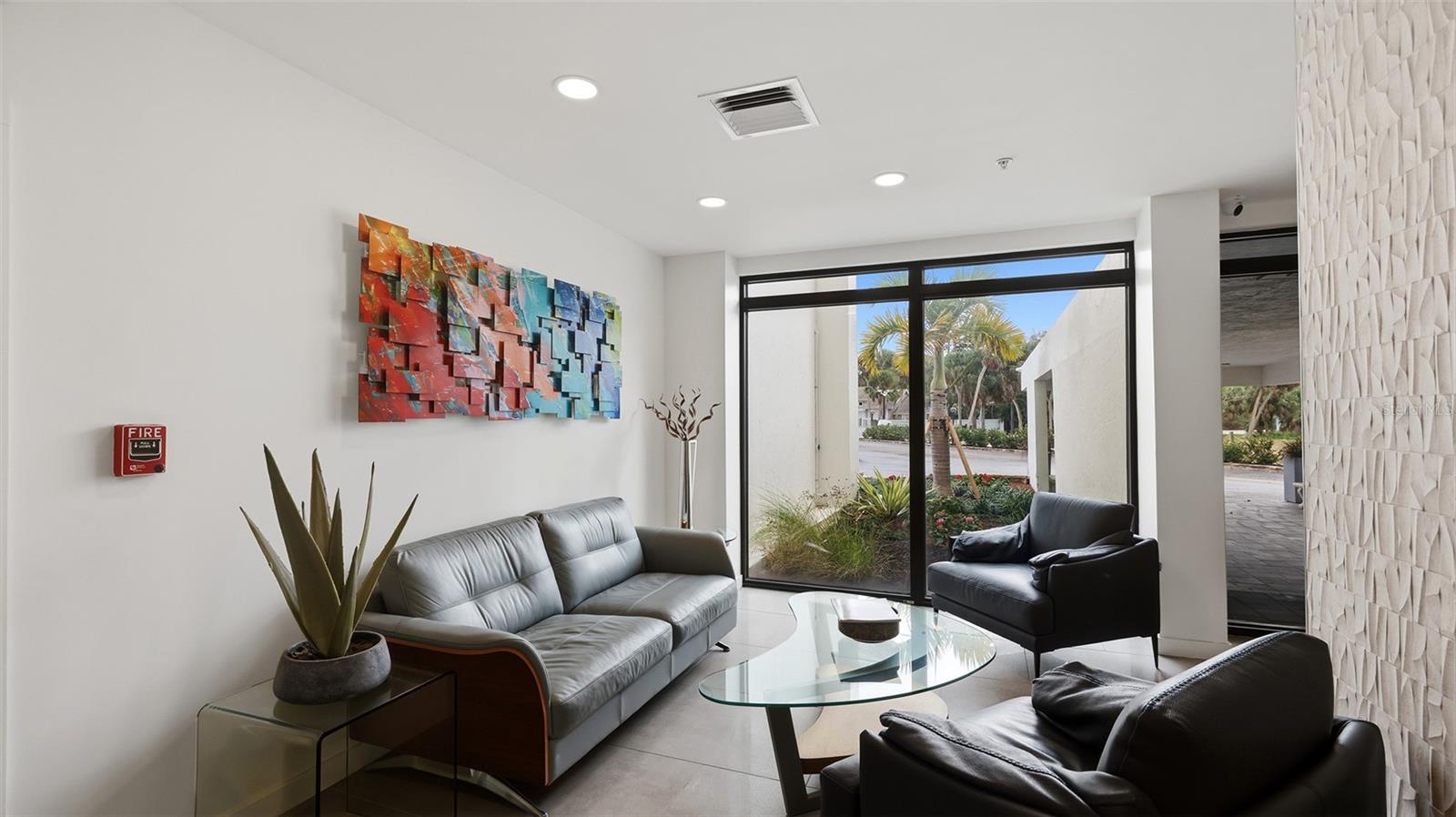 4822 OCEAN BLVD #10E