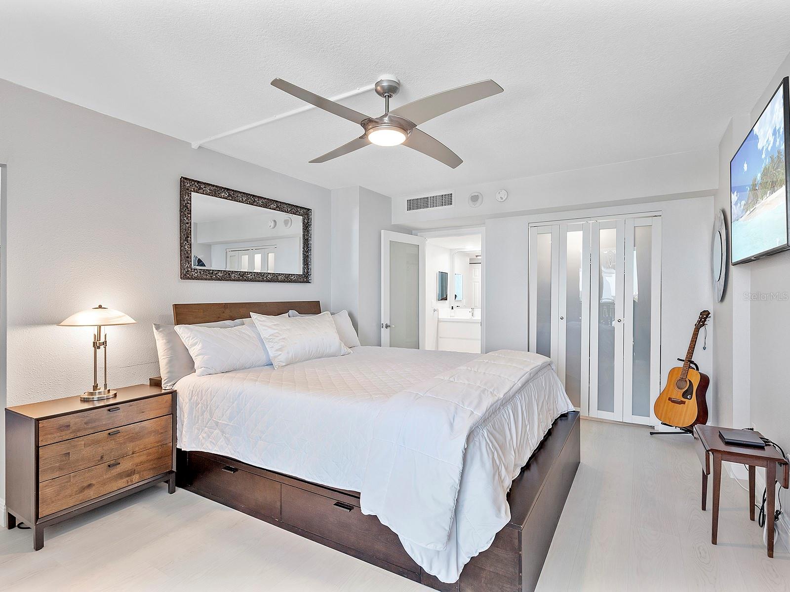 4822 OCEAN BLVD #10E