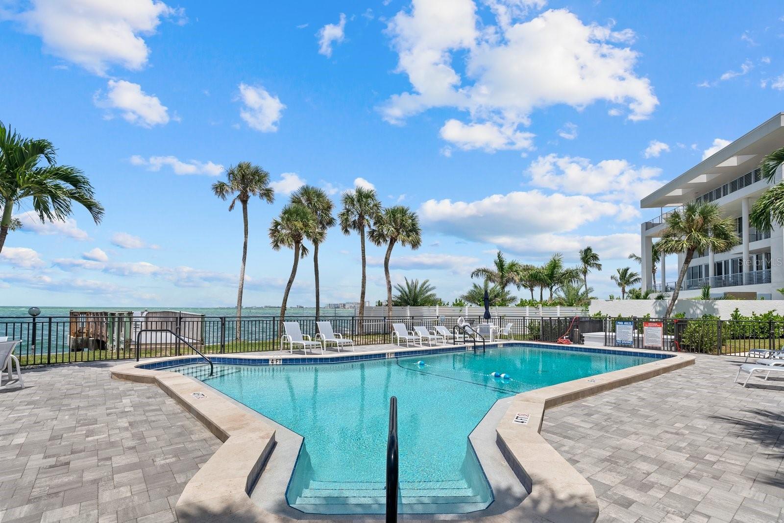 4822 OCEAN BLVD #10E