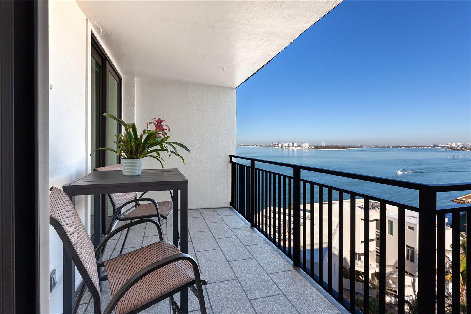 4822 OCEAN BLVD #10E
