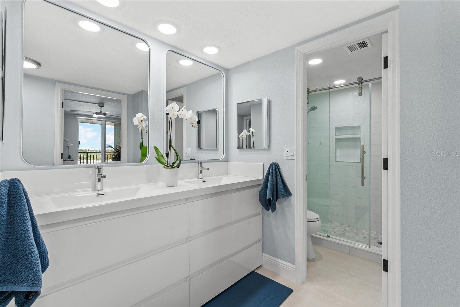4822 OCEAN BLVD #10E