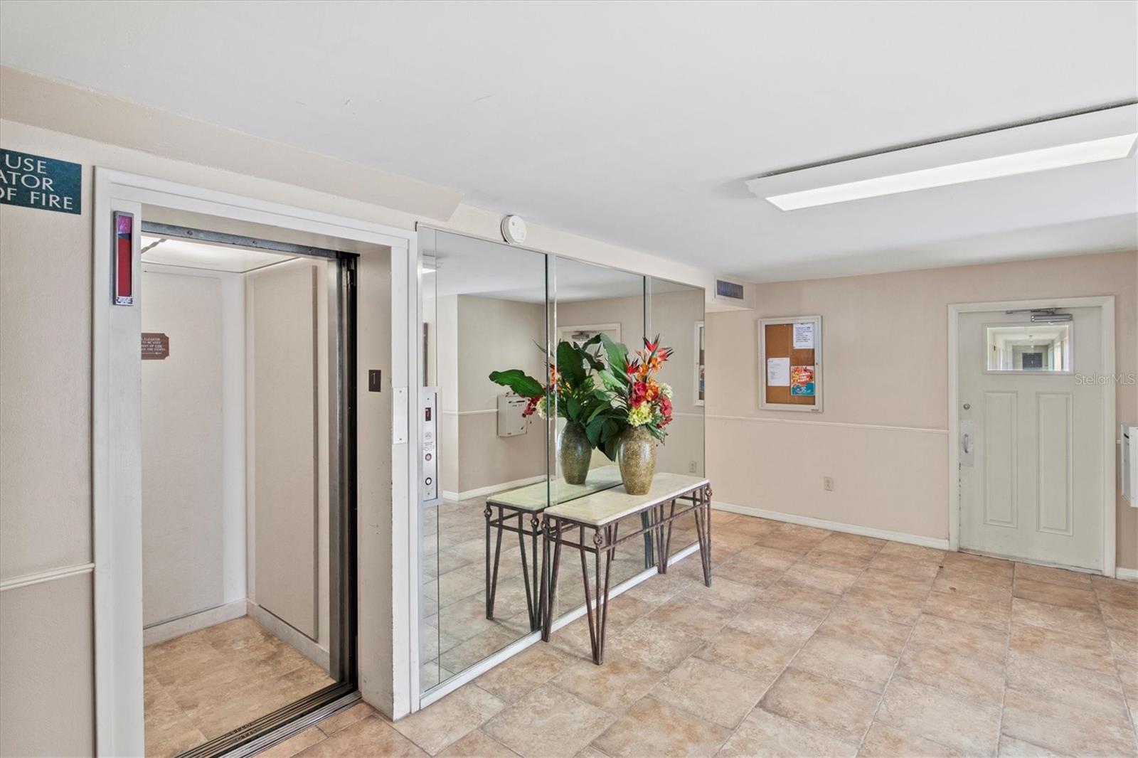 7461 W COUNTRY CLUB DR N #408