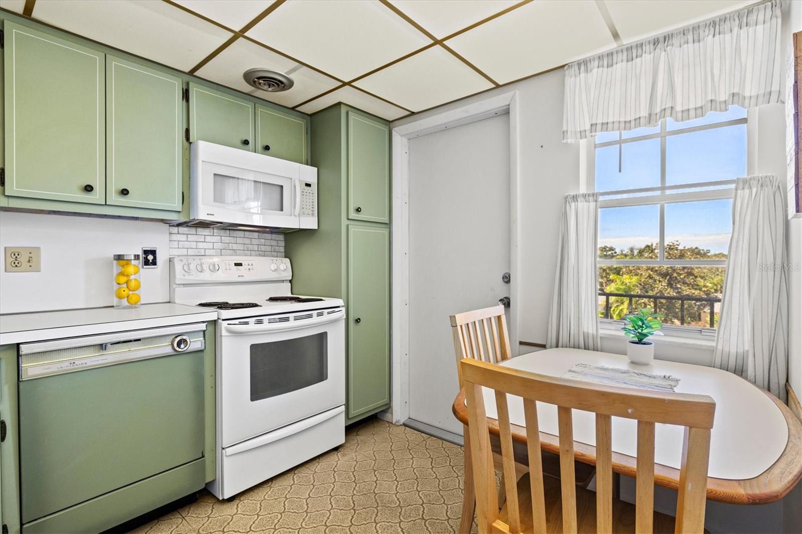 7461 W COUNTRY CLUB DR N #408