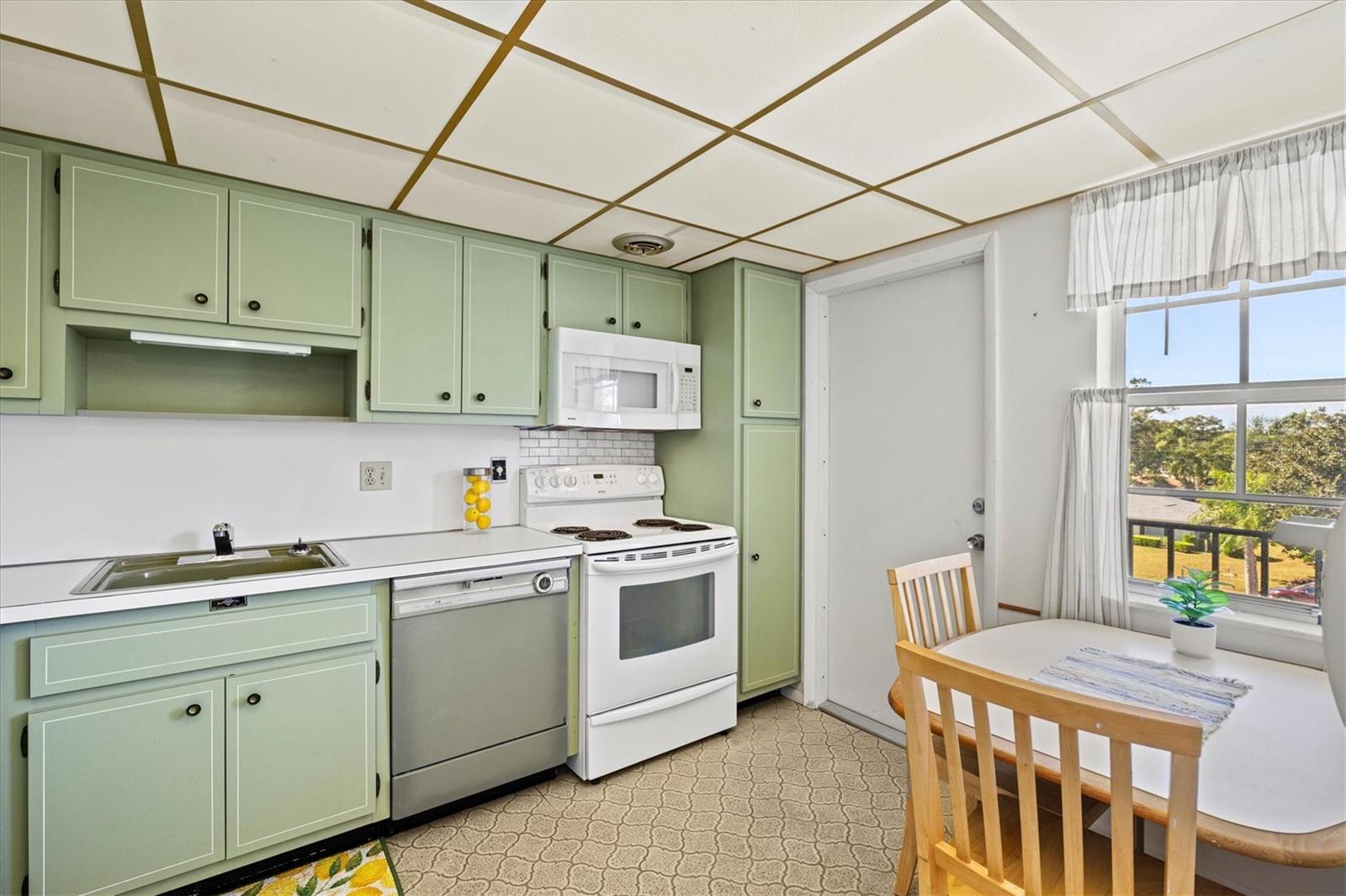 7461 W COUNTRY CLUB DR N #408