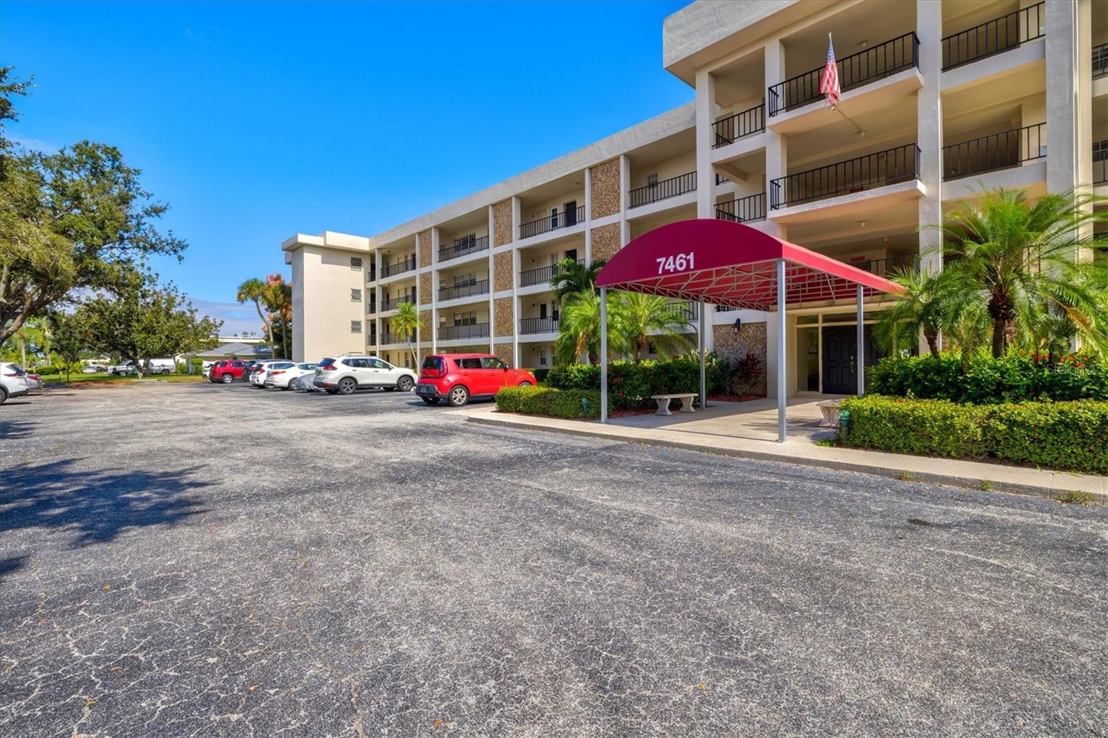 7461 W COUNTRY CLUB DR N #408