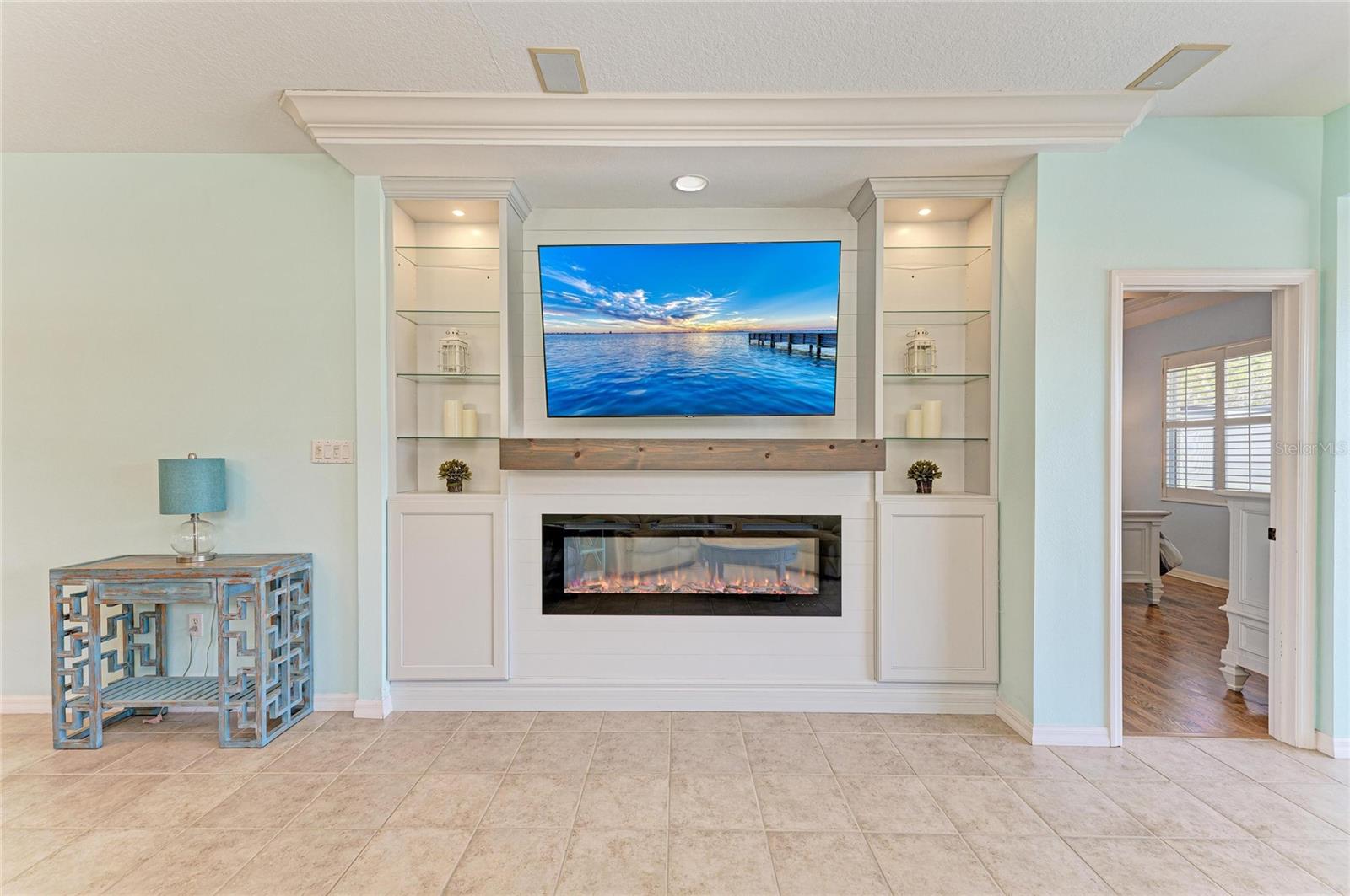 6618 TAILFEATHER WAY