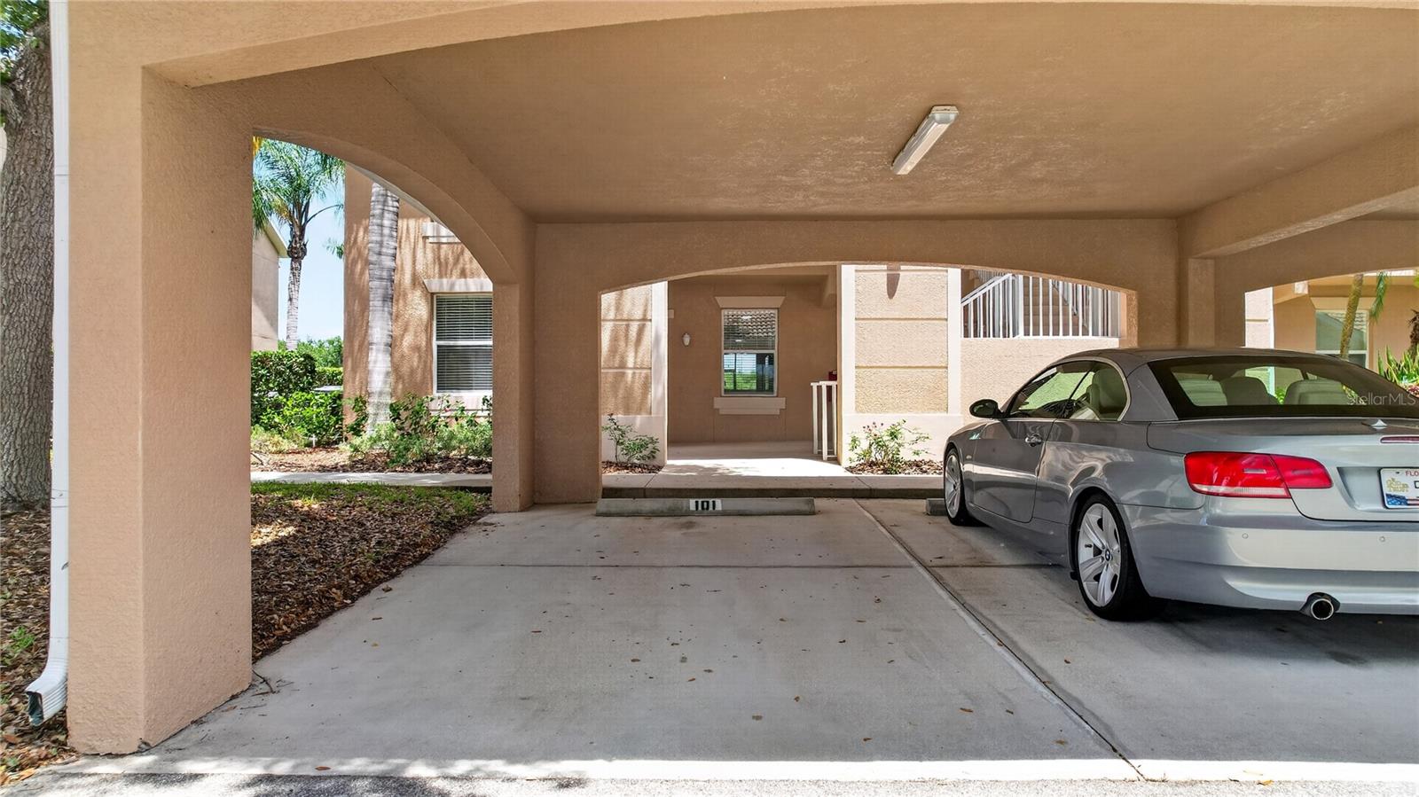915 FAIRWAYCOVE LN #101