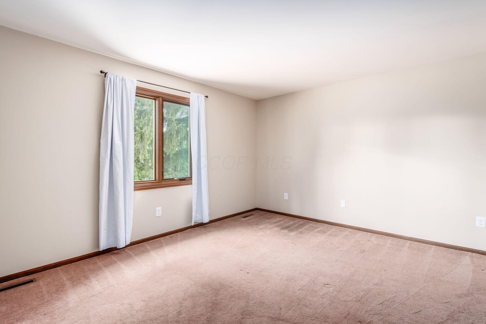 890 Pipestone Drive