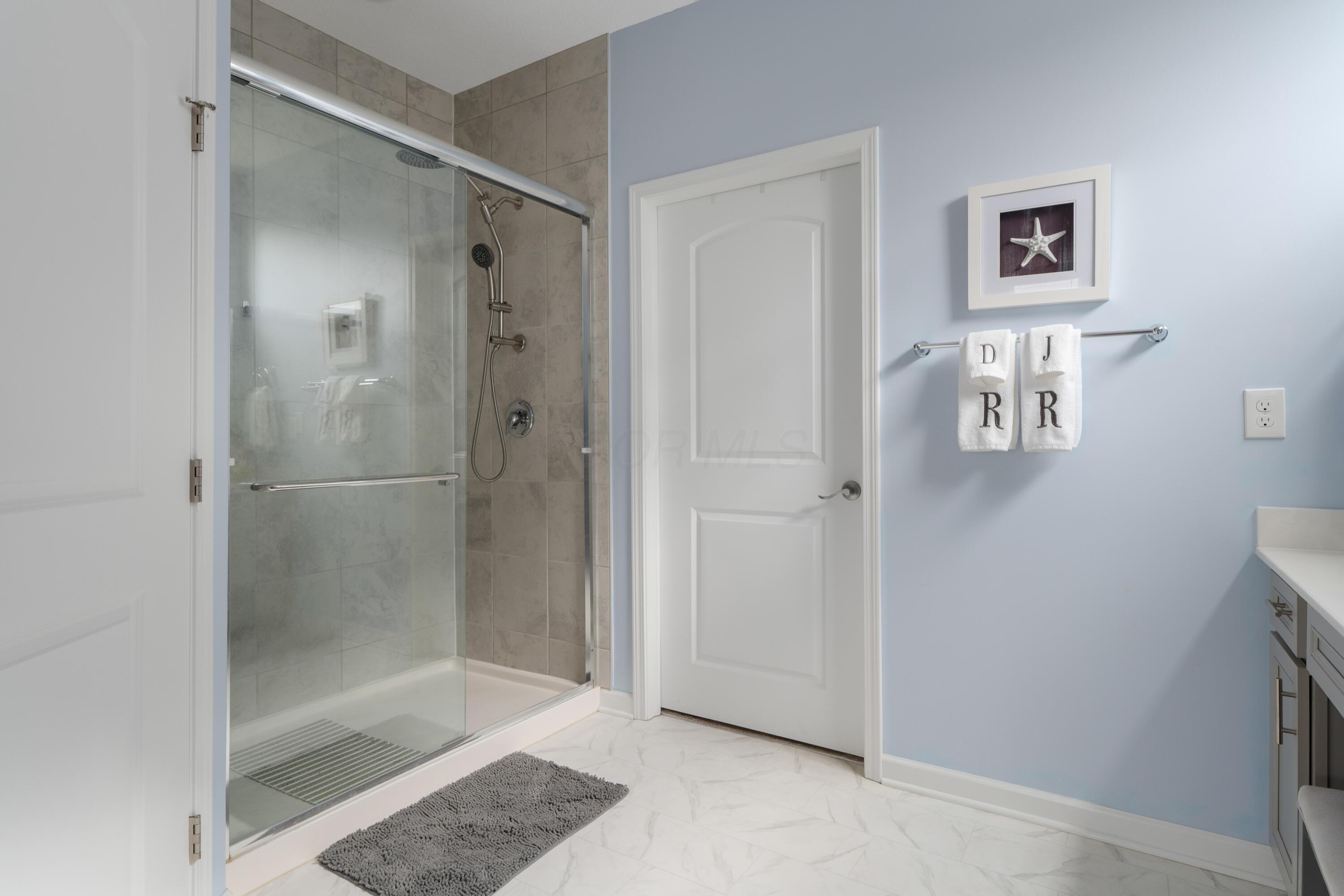 6674 Cat Singer Circle S