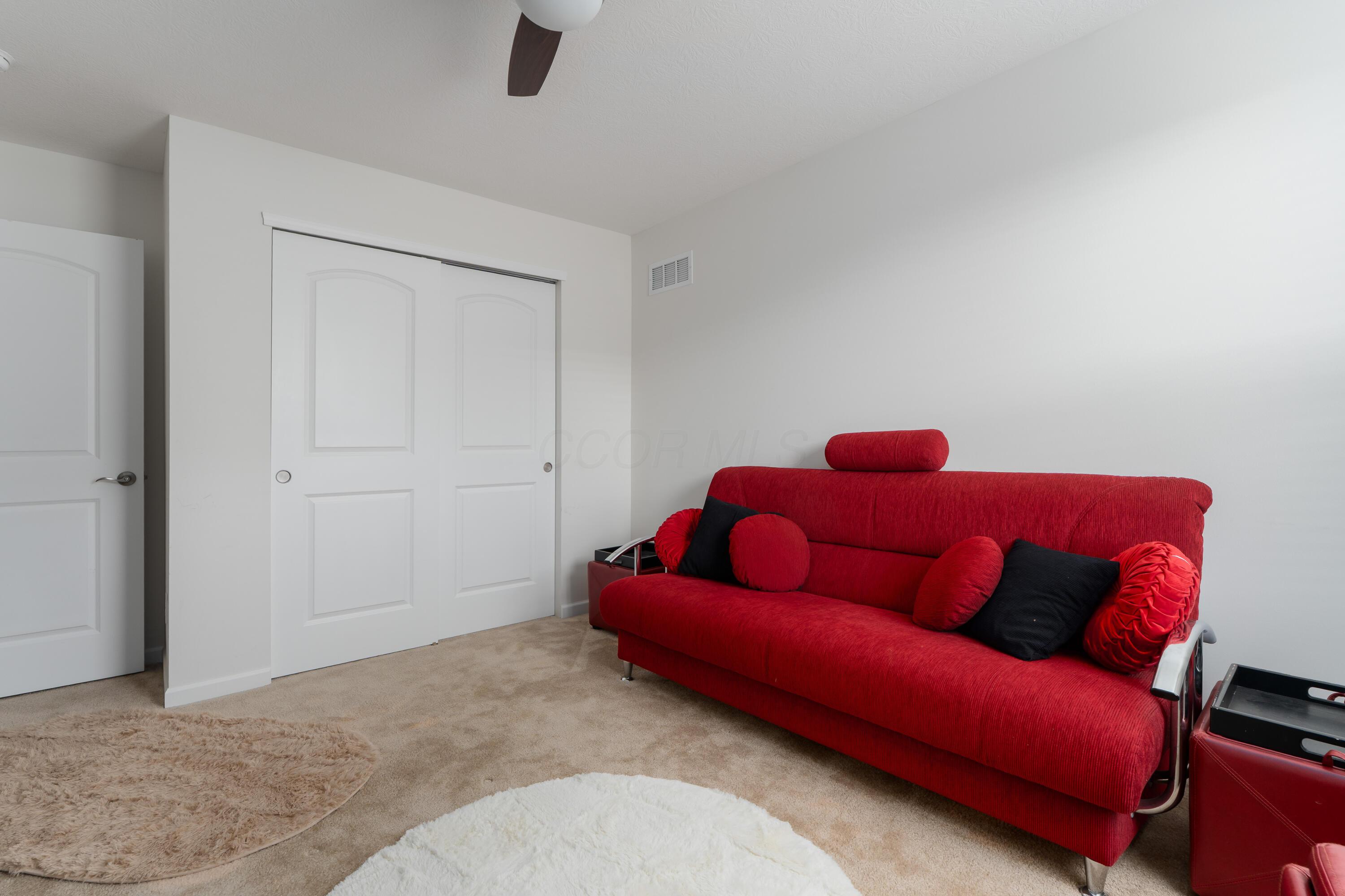 6674 Cat Singer Circle S