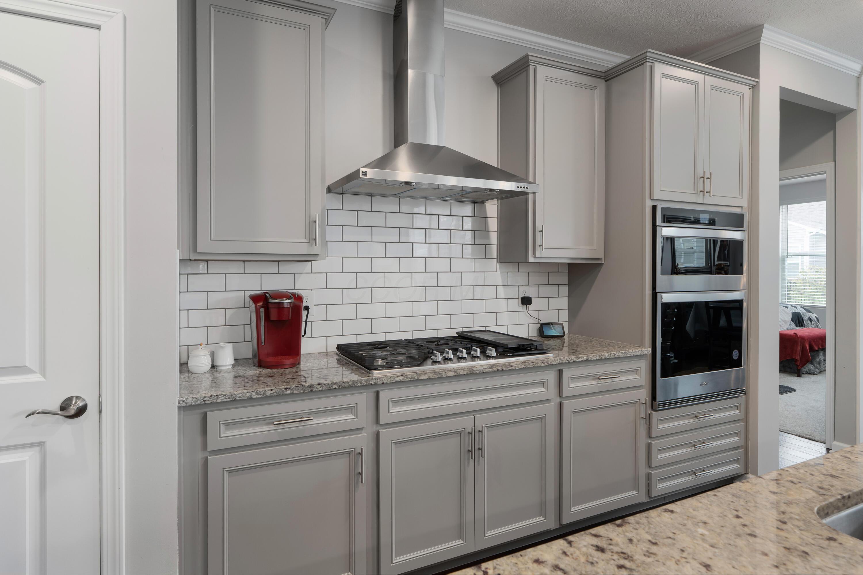 6674 Cat Singer Circle S