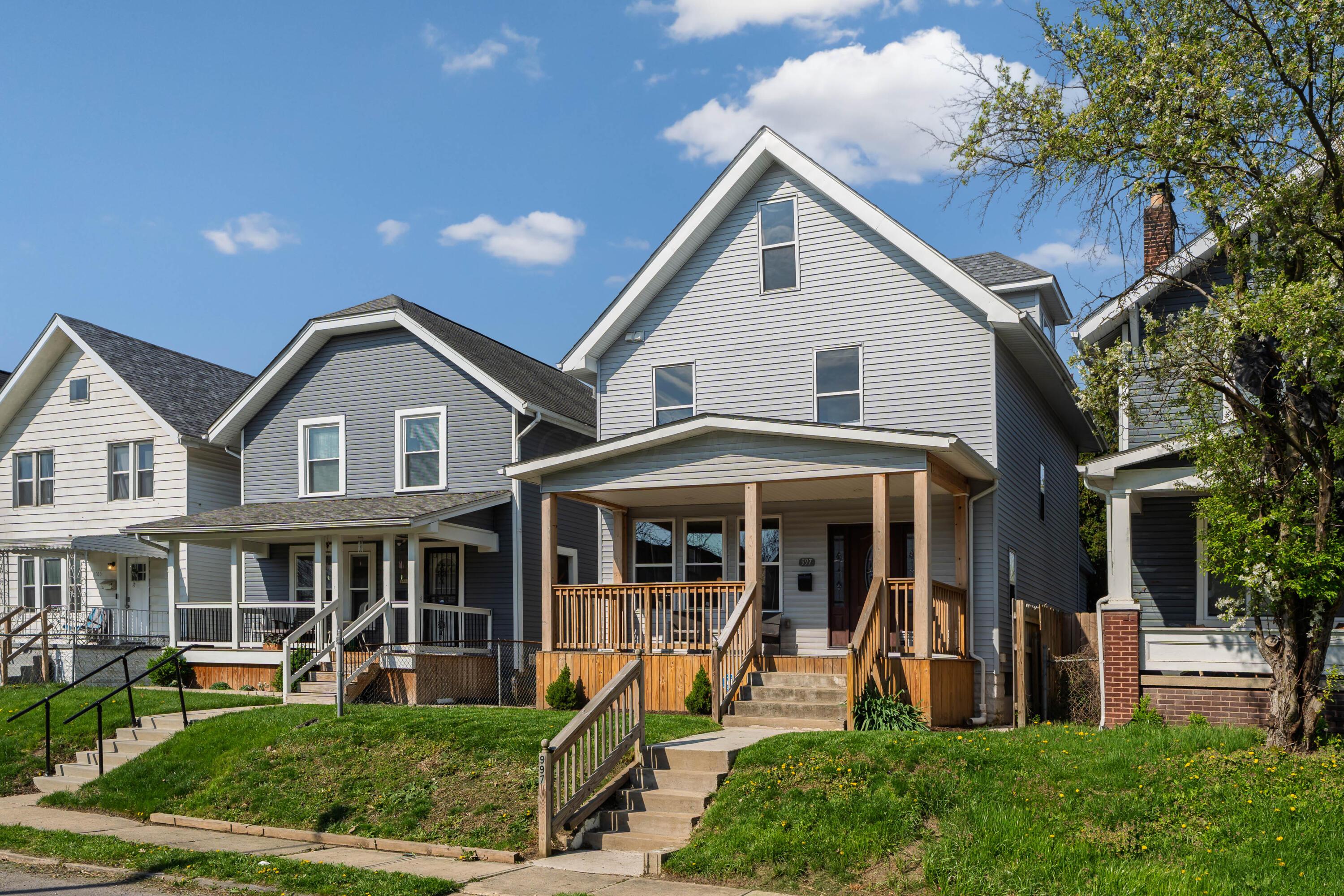 997 S Champion Avenue