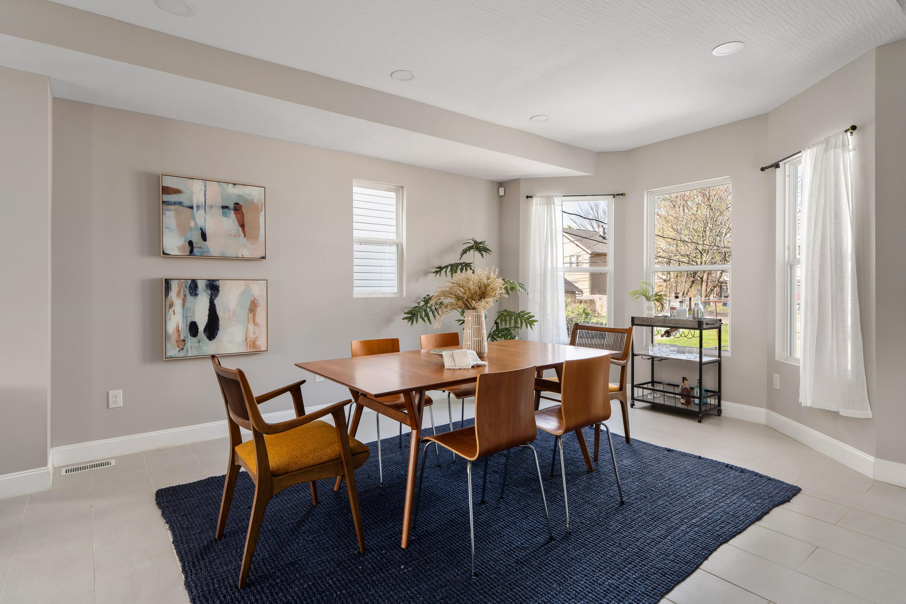 997 S Champion Avenue